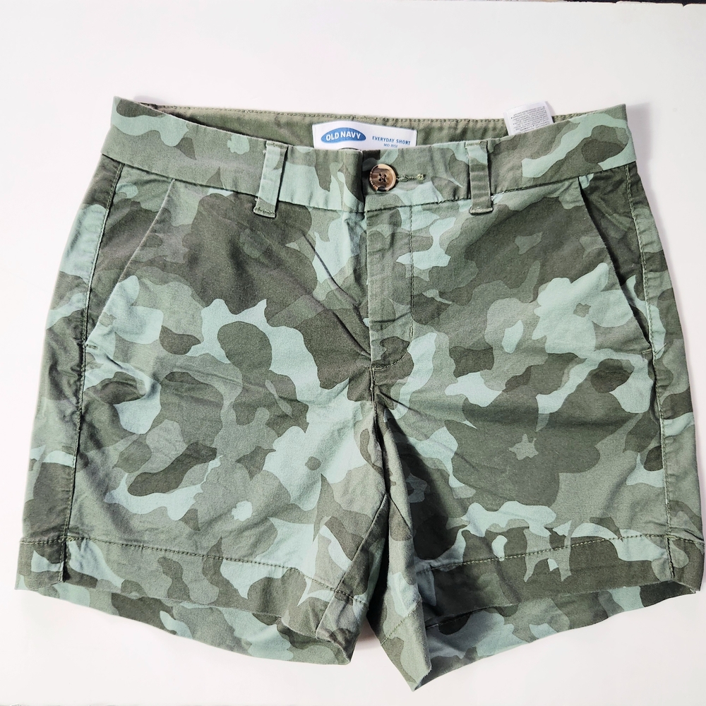 ❤️Old Navy Women's Green Camo Shorts